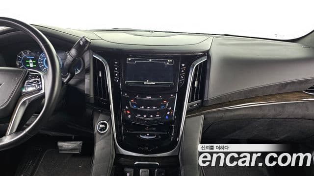 Cadillac Escalade 2018 — ფოტო 15/20