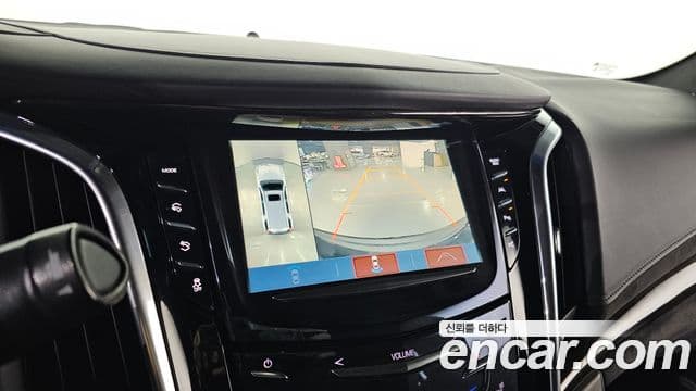 Cadillac Escalade 2018 — ფოტო 16/20