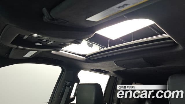 Cadillac Escalade 2018 — ფოტო 17/20
