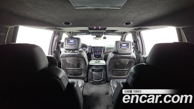 Cadillac Escalade 2018 — ფოტო 18/20