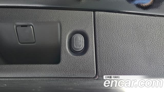 Cadillac Escalade 2018 — ფოტო 20/20