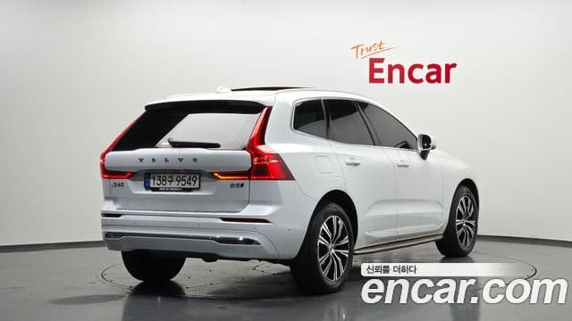 Volvo XC60 2022 — ფოტო 2/20