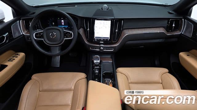 Volvo XC60 2022 — ფოტო 7/20