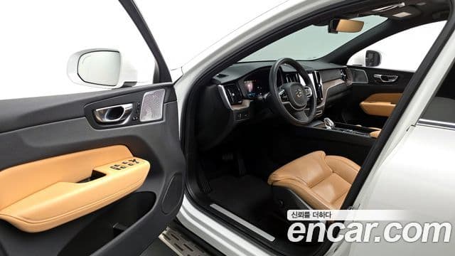 Volvo XC60 2022 — фото 10 из 20