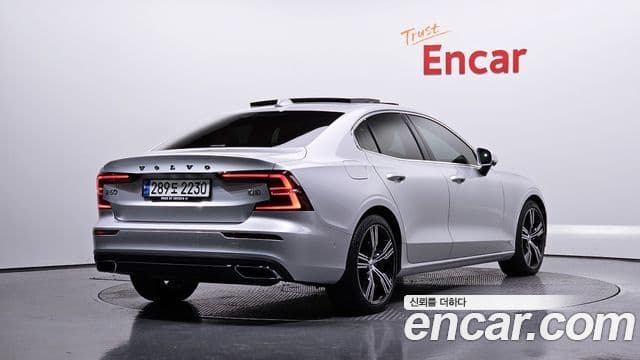 Volvo S60 2021 — ფოტო 2/20