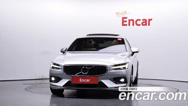 Volvo S60 2021 — ფოტო 3/20