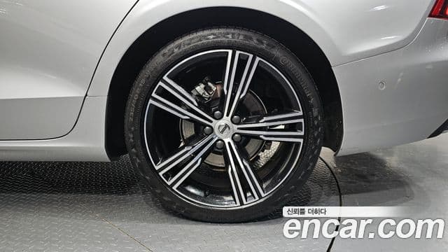 Volvo S60 2021 — фото 5 из 20