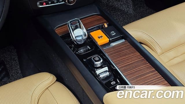 Volvo S60 2021 — ფოტო 9/20