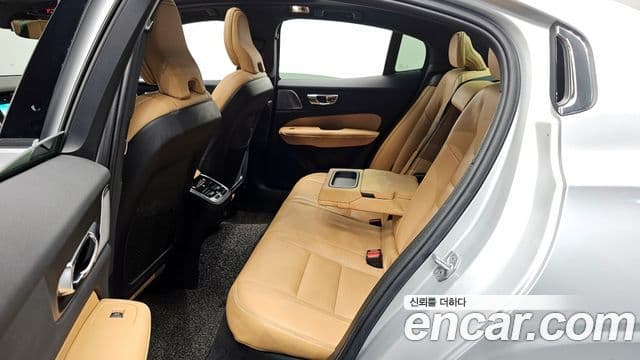 Volvo S60 2021 — ფოტო 12/20
