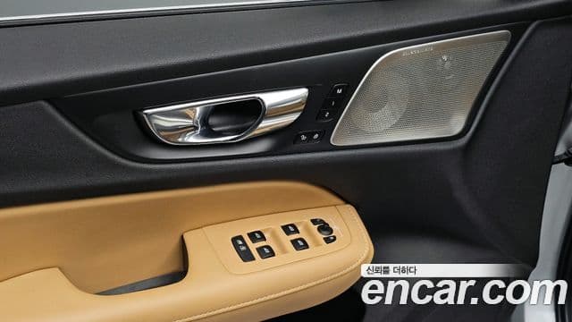 Volvo S60 2021 — ფოტო 19/20