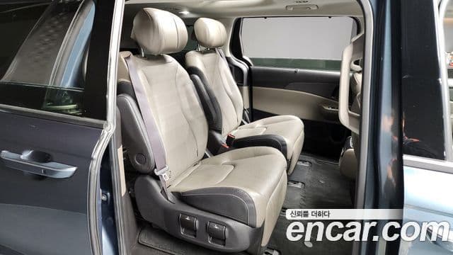 Kia Carnival 2024 — Фото 12/20