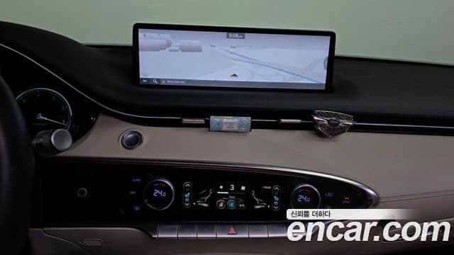 Genesis GV70 2021 — ფოტო 14/20