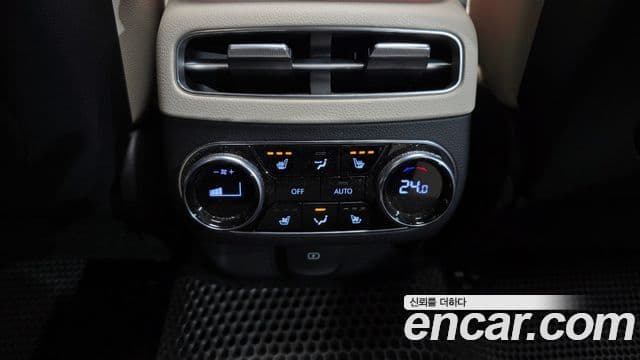 Genesis GV70 2021 — ფოტო 19/20
