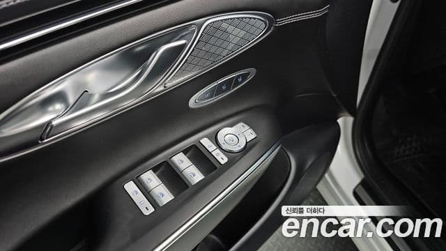 Genesis GV70 2021 — ფოტო 18/20