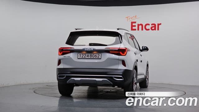 Kia Seltos 2022 — ფოტო 13/20