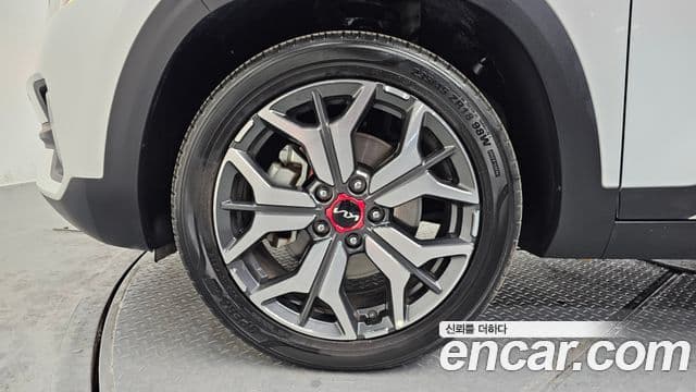 Kia Seltos 2022 — ფოტო 5/20