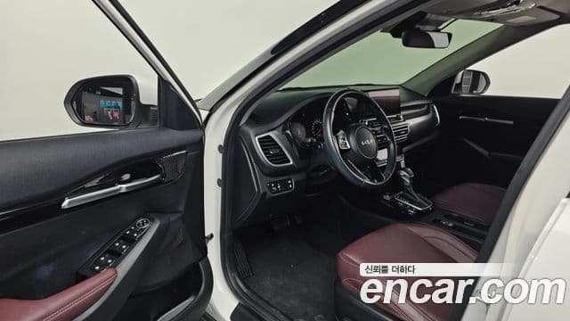 Kia Seltos 2022 — ფოტო 19/20
