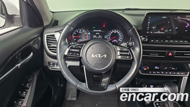 Kia Seltos 2022 — ფოტო 11/20