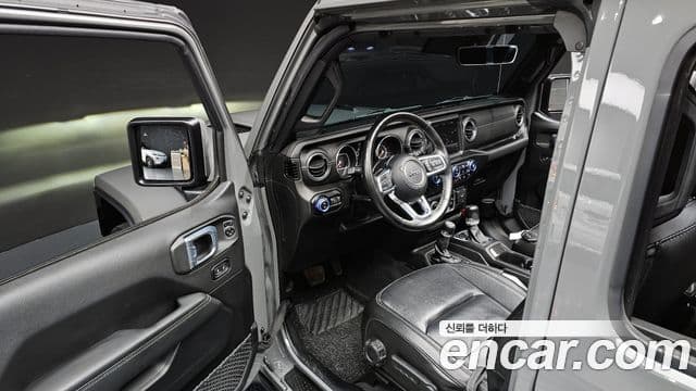 Jeep Wrangler 2021 — Photo 8/20