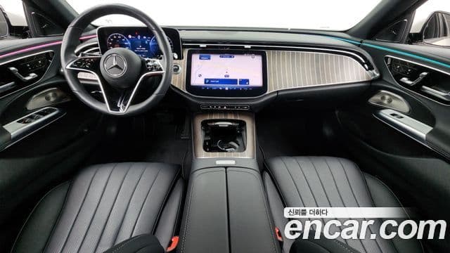 Mercedes-Benz E-Class 2025 — ფოტო 7/20