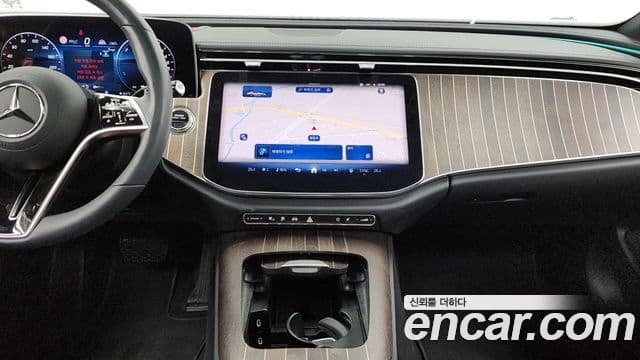 Mercedes-Benz E-Class 2025 — Photo 15/20