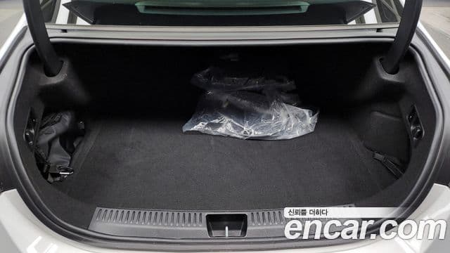 Mercedes-Benz E-Class 2025 — ფოტო 20/20