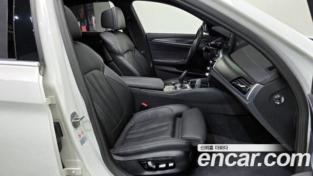 BMW 5 Series 2023 — ფოტო 12/20