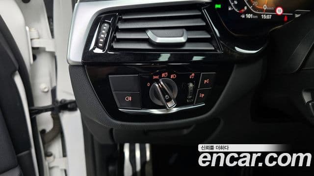 BMW 5 Series 2023 — ფოტო 13/20