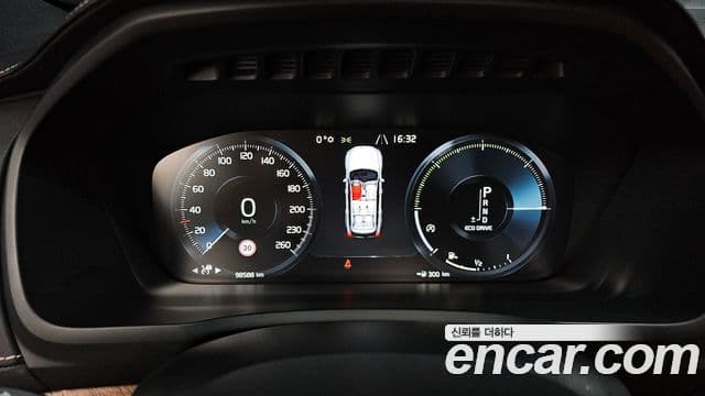 Volvo XC90 2018 — ფოტო 7/20