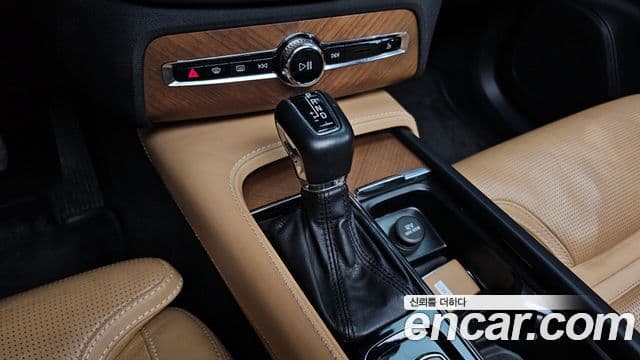 Volvo XC90 2018 — фото 8 из 20