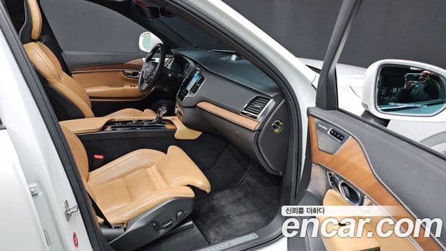 Volvo XC90 2018 — Şəkil 9/20