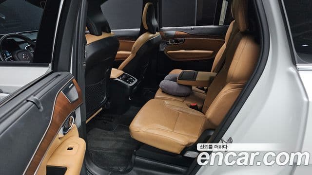 Volvo XC90 2018 — Şəkil 11/20