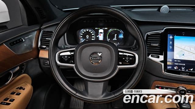 Volvo XC90 2018 — Şəkil 12/20