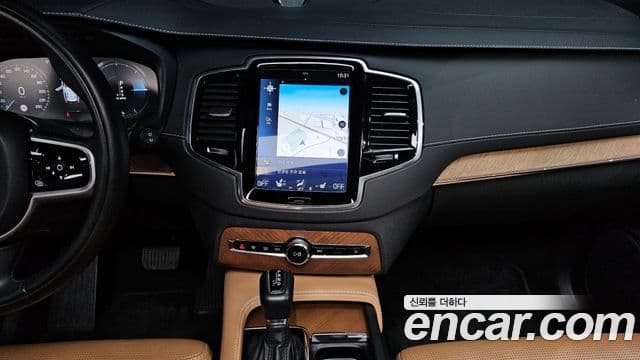 Volvo XC90 2018 — Şəkil 13/20