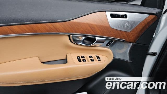 Volvo XC90 2018 — Şəkil 16/20