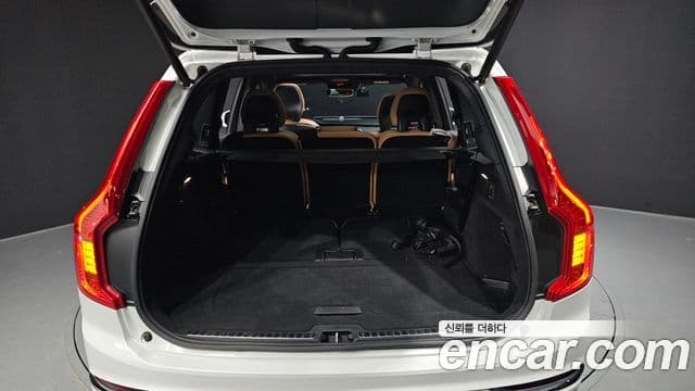 Volvo XC90 2018 — ფოტო 19/20