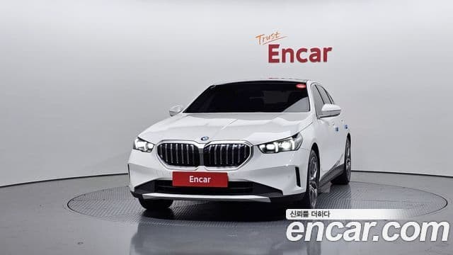 BMW 5 Series 2023 — ფოტო 3/20