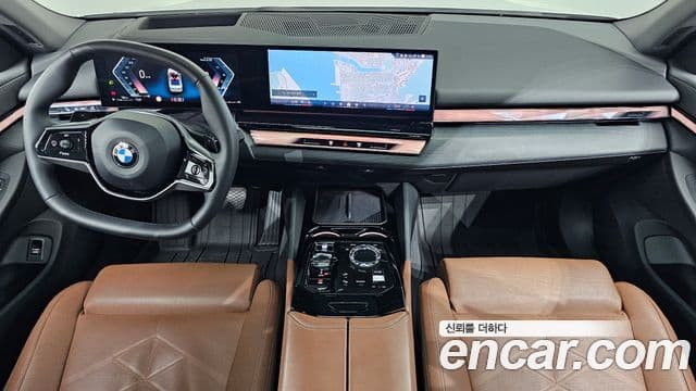 BMW 5 Series 2023 — ფოტო 7/20