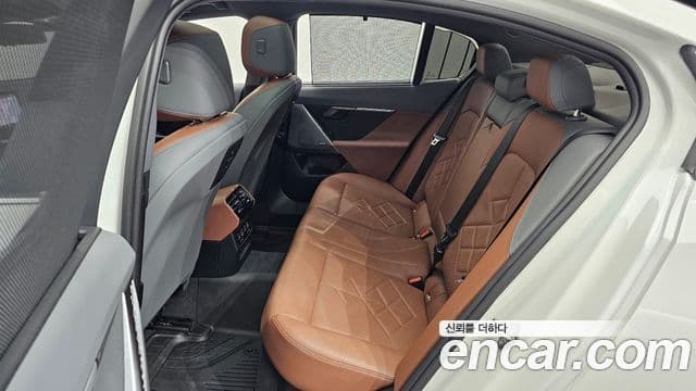 BMW 5 Series 2023 — ფოტო 12/20