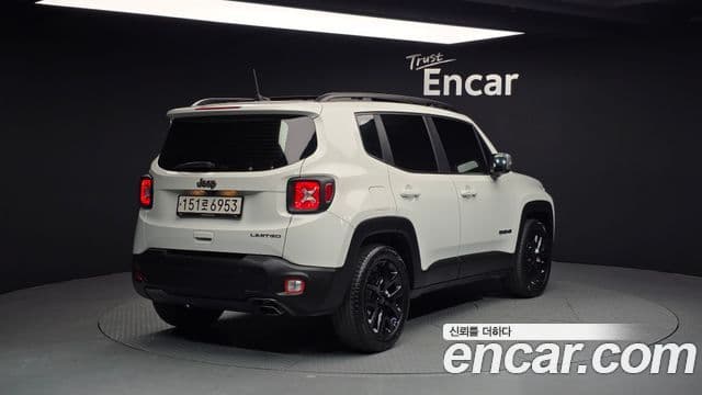 Jeep Renegade 2022 — ფოტო 2/20