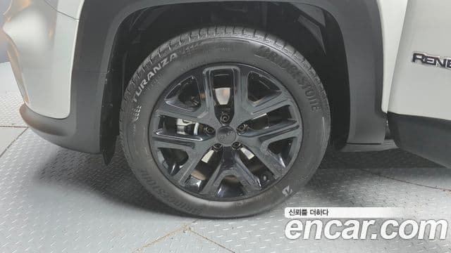 Jeep Renegade 2022 — ფოტო 5/20
