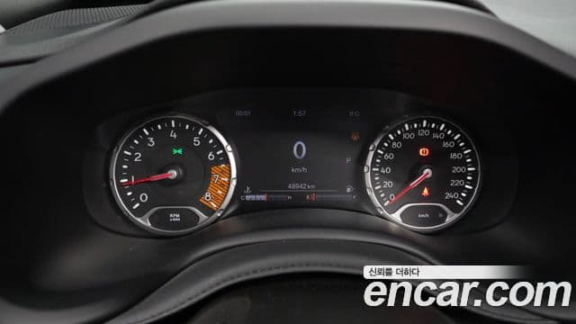 Jeep Renegade 2022 — ფოტო 8/20