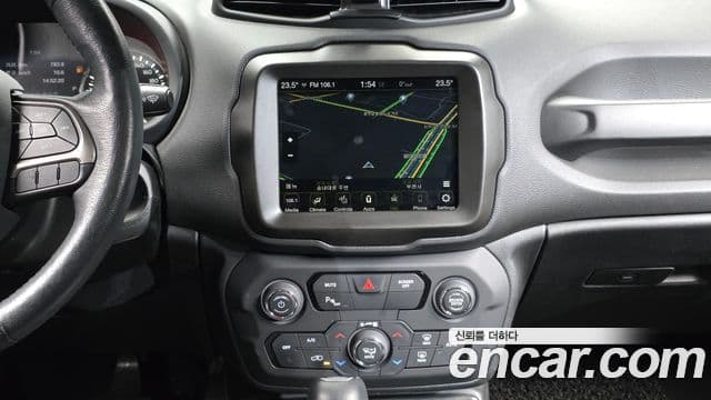 Jeep Renegade 2022 — ფოტო 14/20