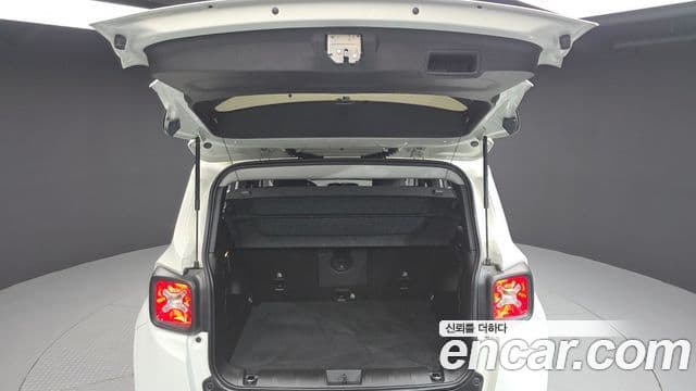 Jeep Renegade 2022 — ფოტო 16/20