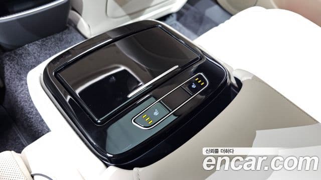 Genesis Electrified G80 2023 — ფოტო 19/20
