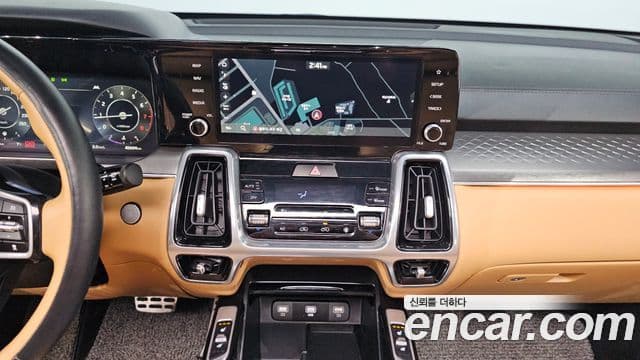 Kia Sorento 2023 — ფოტო 14/20
