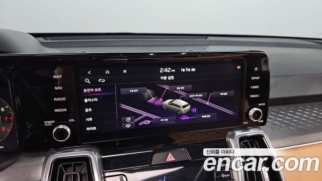 Kia Sorento 2023 — ფოტო 16/20