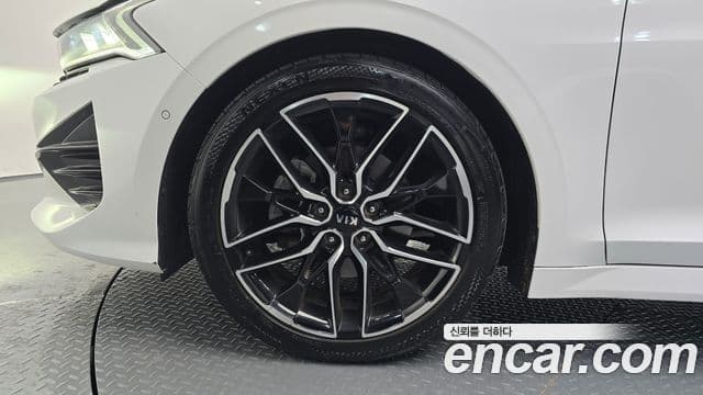 Kia K5 2021 — ფოტო 5/20