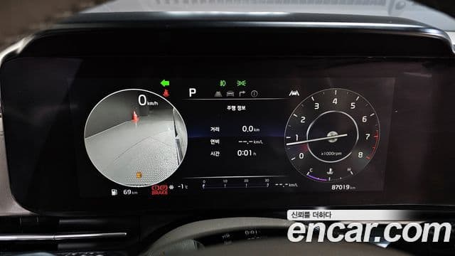 Kia Carnival 2021 — ფოტო 8/20