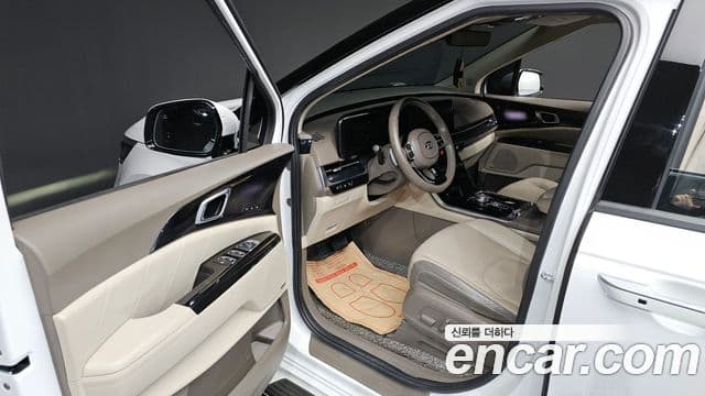 Kia Carnival 2021 — ფოტო 10/20